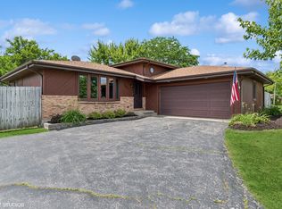 702 Amber Rd, New Lenox, IL 60451