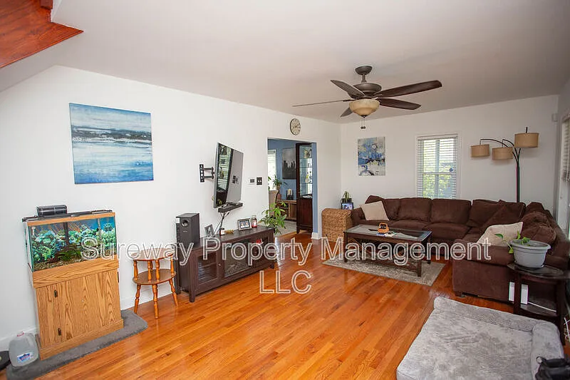 3 bed, 2.0 bath, 1575 sqft, $2,900 — Photo 3