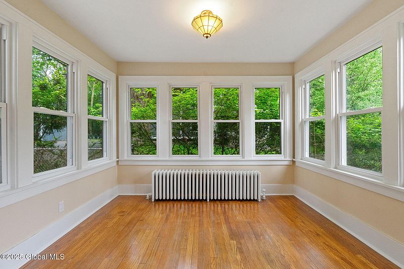 4th image of 3 Pineview Avenue