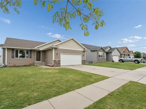 5313 Ruhd St SW, Cedar Rapids, IA 52404