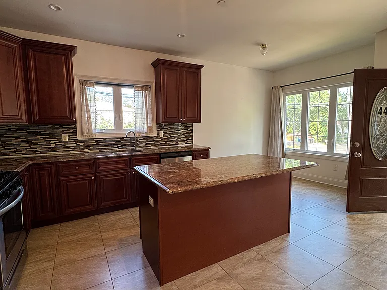 441 Deisius St #1R — Photo 7
