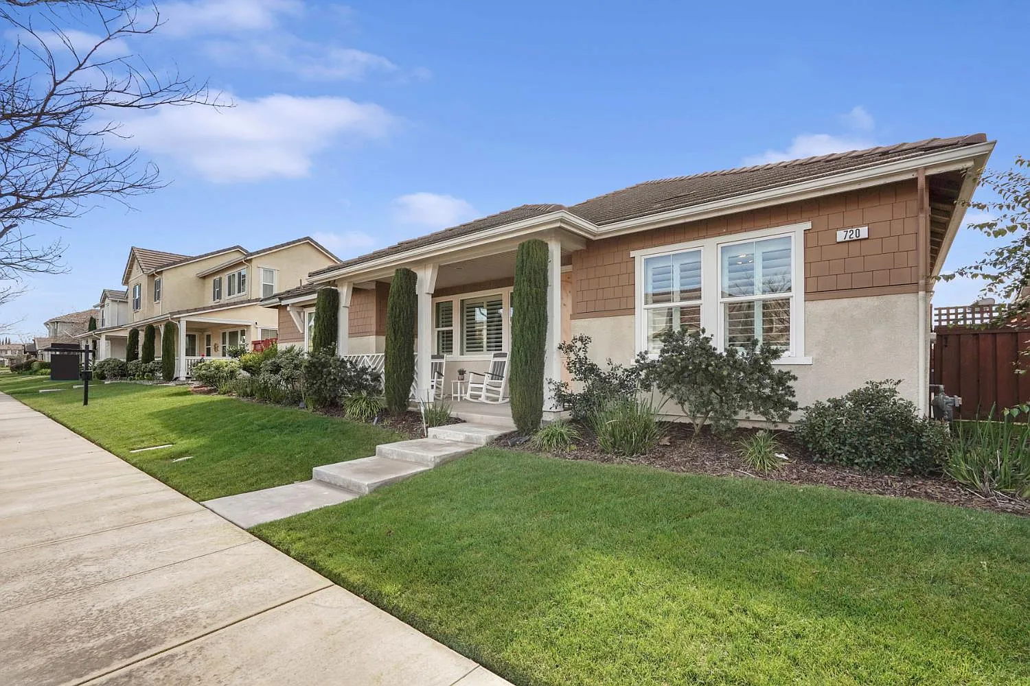 720 Channel Dr photo 1