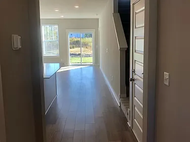 713 Mickelson Way — Photo 6
