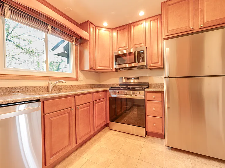 1652 Dover Ct #B — Photo 5