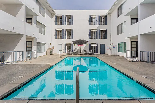 Studio City Hills Photo 1