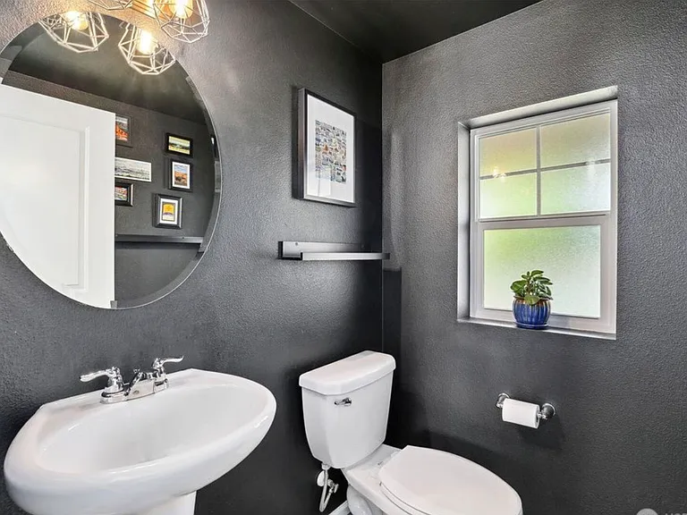 3221 Hanna Dr NE — Photo 5