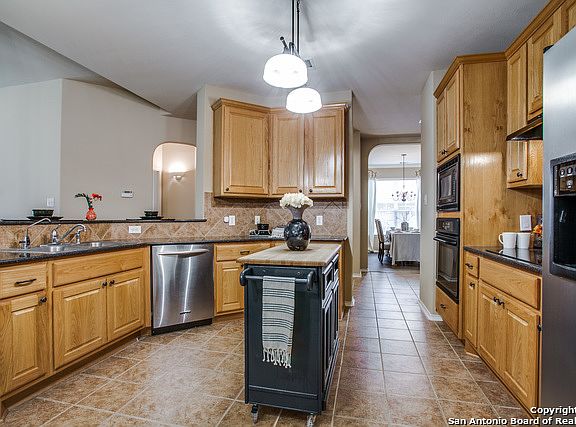 4th image of 26222 Cuyahoga Cir
