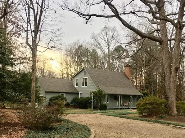 11901 Colchester Ln, Midlothian, VA 23113