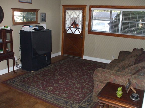 4th image of 203 32nd St