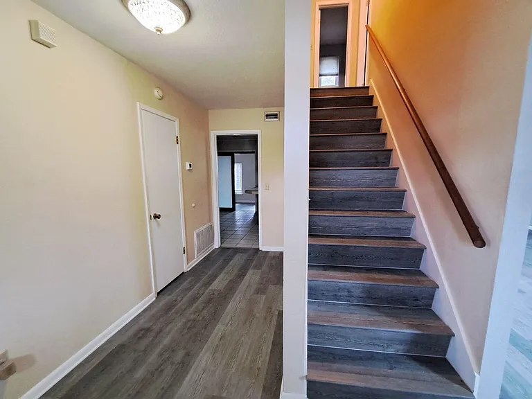 7819 Hearthstone Cir — Photo 17