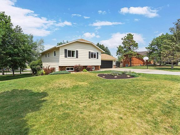 2nd image of 3601 Meadowbrook Dr