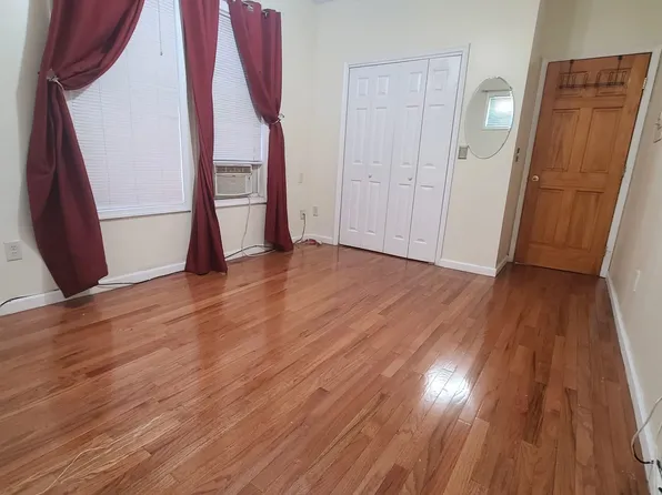 561 Avenue East image 15 of 36