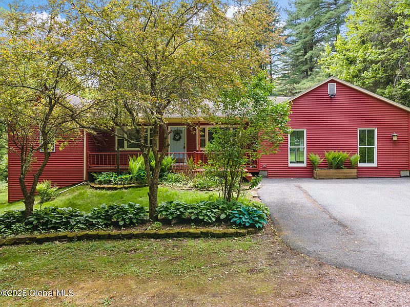 4th image of 213 Paisley Road