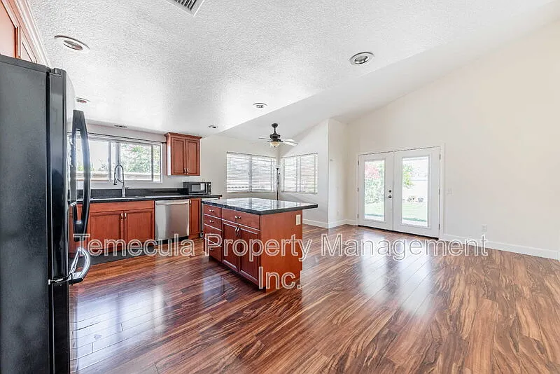 3 bed, 2.0 bath, 1775 sqft, $3,100 — Photo 4