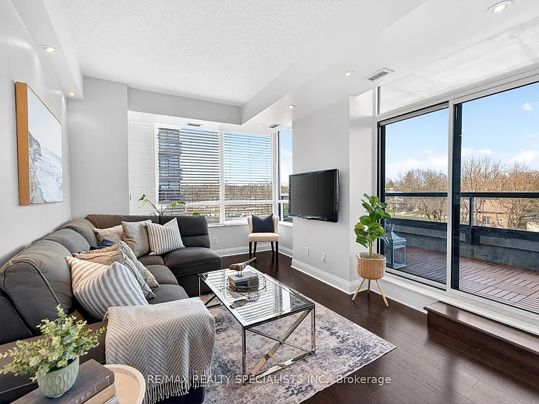 1 Hurontario St #306 — Photo 18