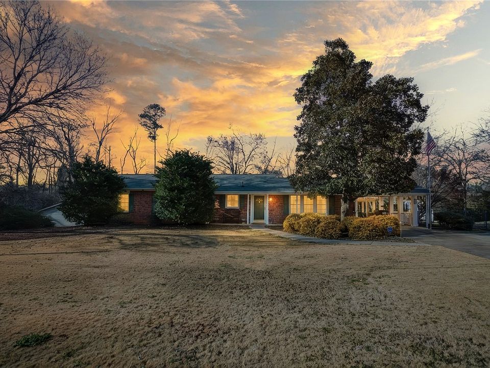 1st image of 1005 Pinecroft Dr