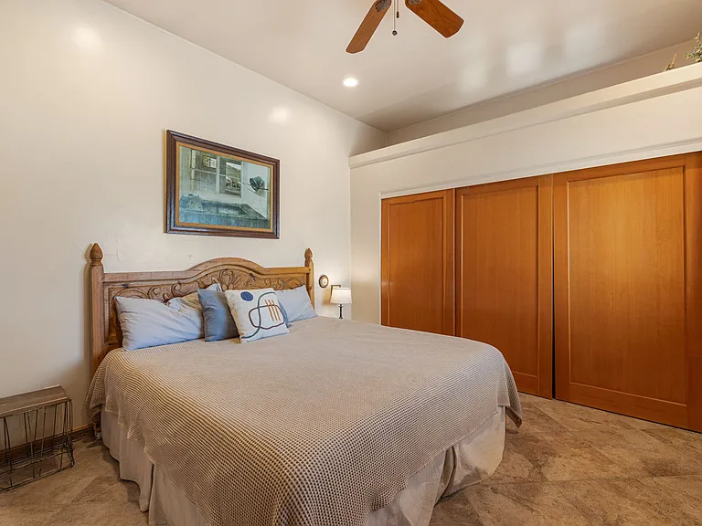 Guest bedroom - king bed