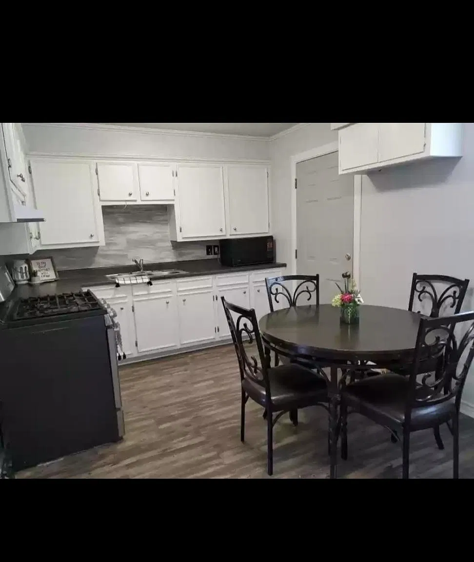 2 bed, 934 sqft, $1,350 — Photo 2