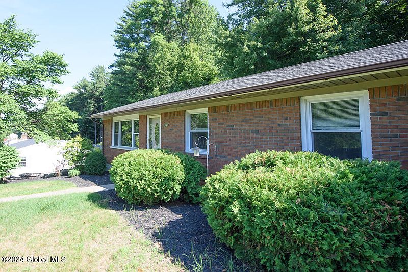 4th image of 3127 E Lydius Street