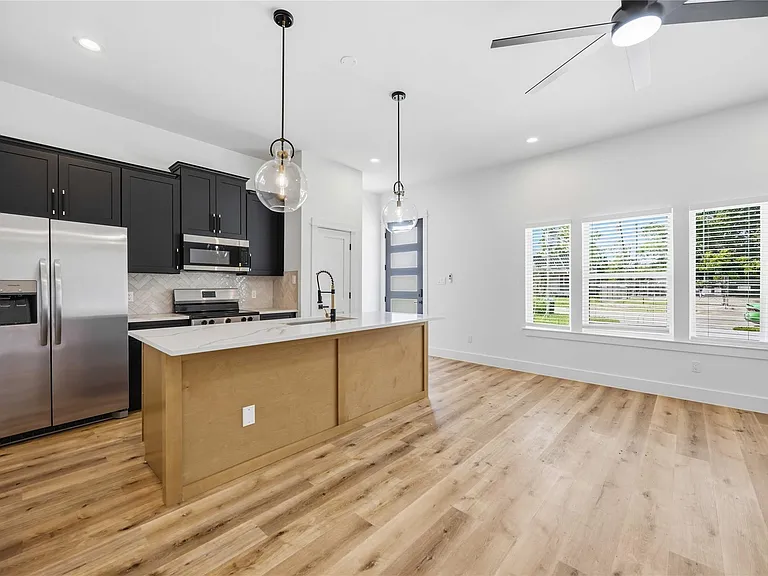4027 Cork Dr — Photo 6
