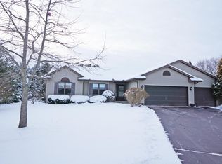 W362S2575 Lisa Ln, Dousman, WI 53118