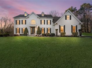 30 Lenihan Ln, East Greenwich, RI 02818