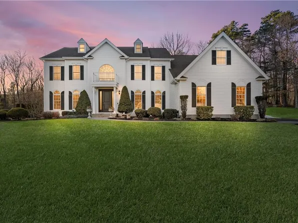 30 Lenihan Ln, East Greenwich, RI 02818