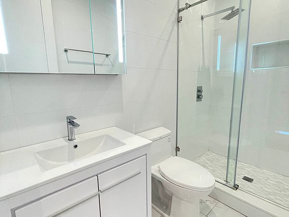 4th image of 490 Chauncey St #2D