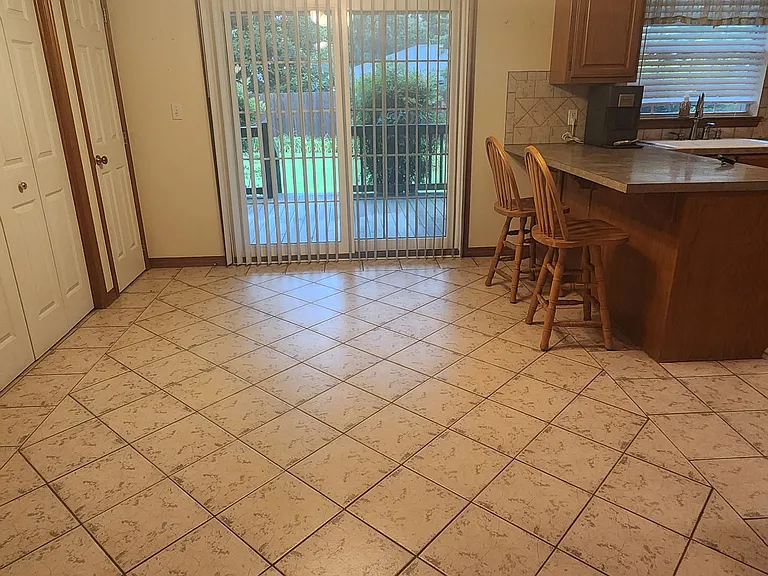 1848 Crestview Cir — Photo 7