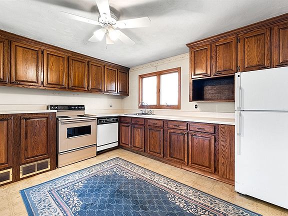 5th image of 98 Brookfield Dr