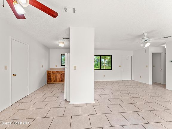 4th image of 920 San Filippo Dr SE