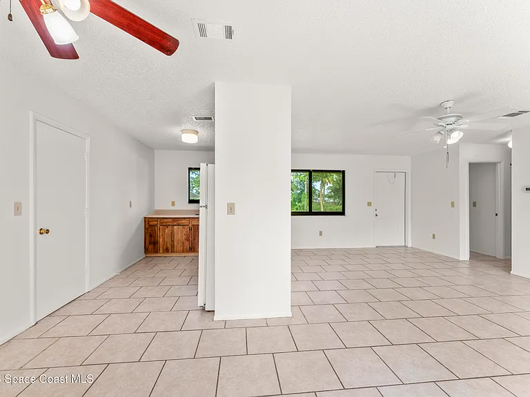 920 San Filippo Dr SE — Photo 4