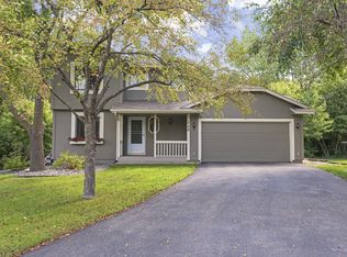 720 Preakness Ln, Chanhassen, MN 55317