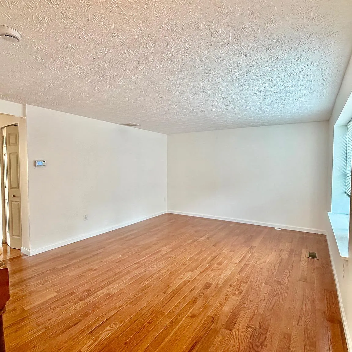 4 bed, 1450 sqft, $2,699 — Photo 4