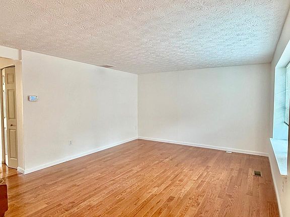 4th image of 1234 Elm Grove Cir