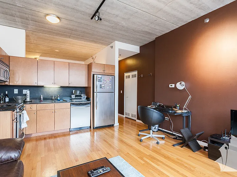 630 N Franklin St #717 — Photo 5