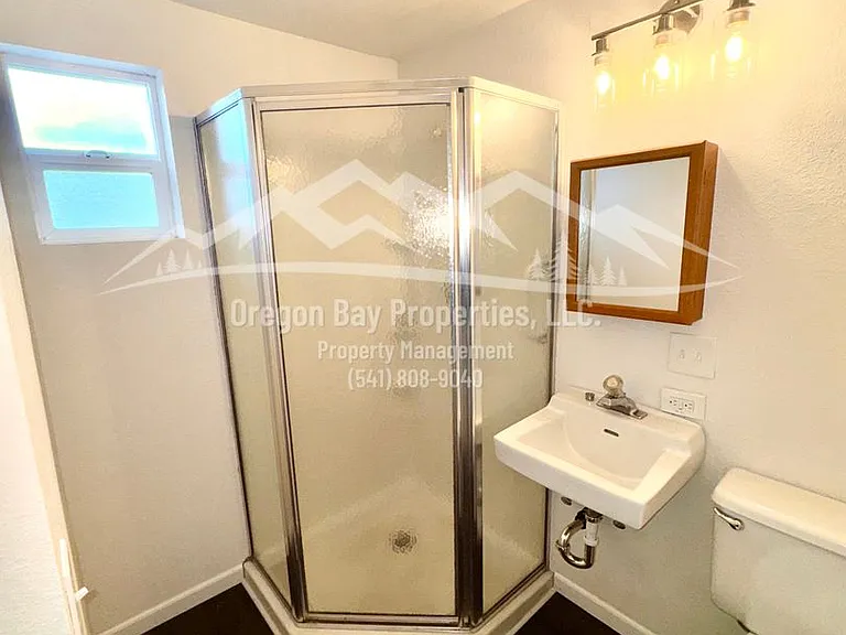 270 S Morrison St — Photo 12