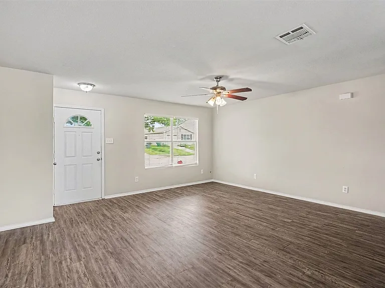 1733 Vineridge Ln — Photo 4