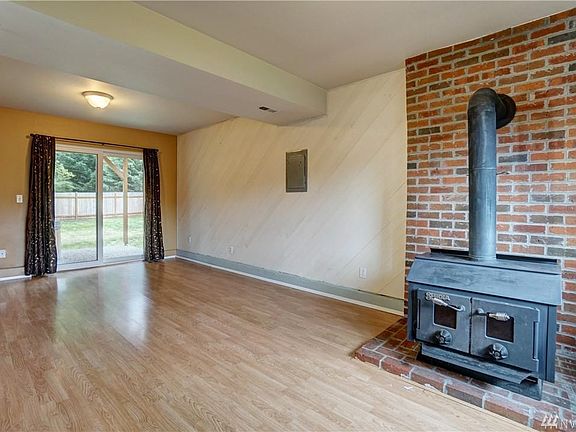 3rd image of 21137 NE 18th St
