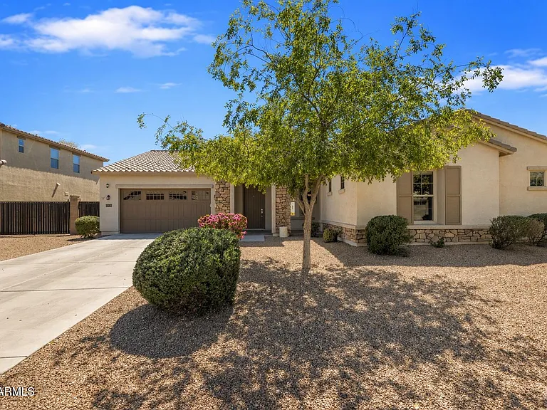 2827 E Muirfield St — Photo 1