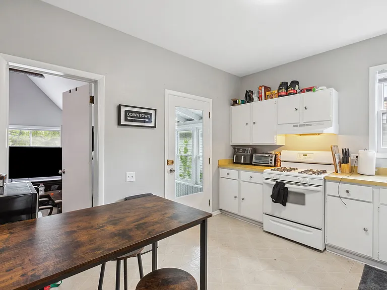 2443 N Greenview Ave #2 — Photo 8