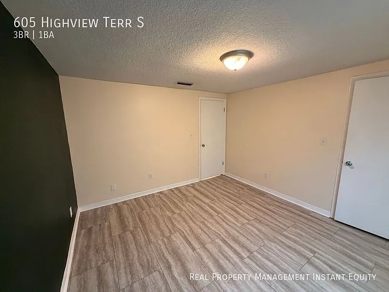 605 Highview Ter S — Photo 12