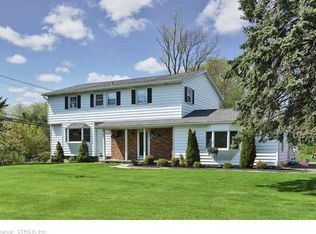 1 Charcoal Ridge Rd E, New Fairfield, CT 06812