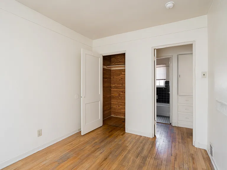 Regina Apartments — Photo 14