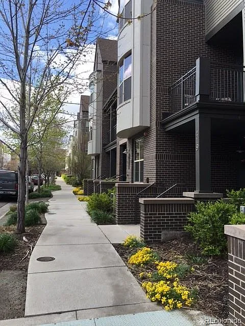 3 bed, 3.5 bath, 1826 sqft, $2,600 — Photo 3