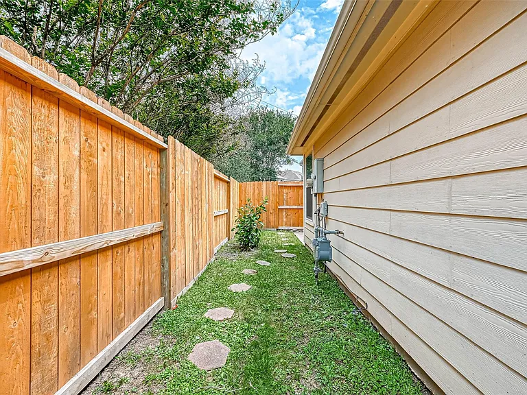 15943 Pleasant Green Cir — Photo 42