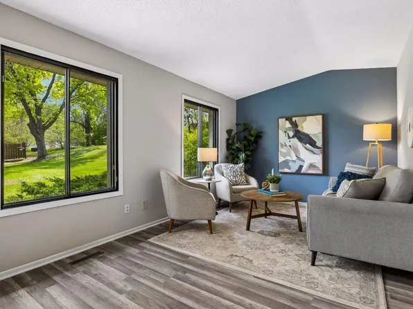 9701 Cimarron Trl, Minnetonka, MN 55305