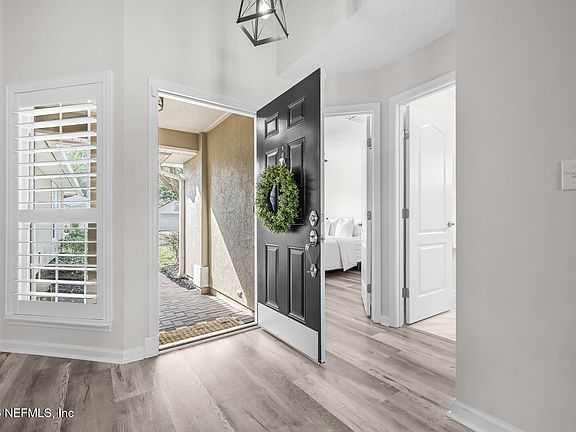 5th image of 909 THOROUGHBRED Drive