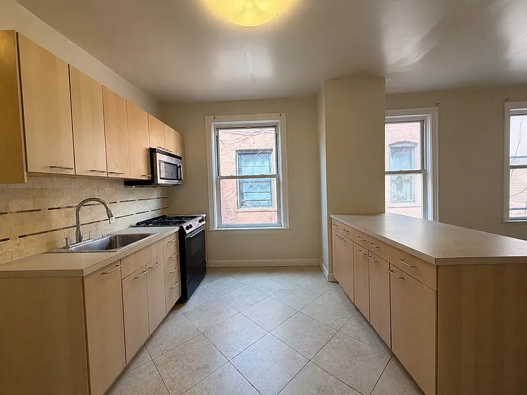281 Neptune Ave #3R — Photo 1