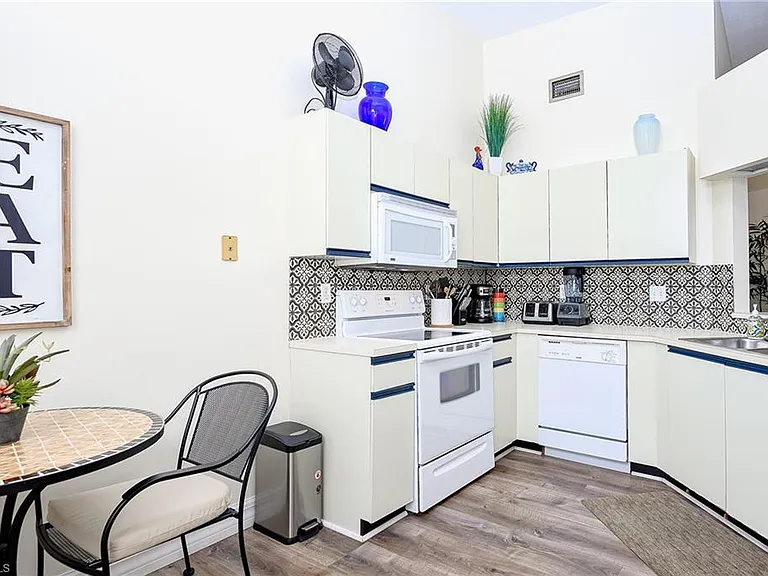 586 Beachwalk Cir #O-305 — Photo 8
